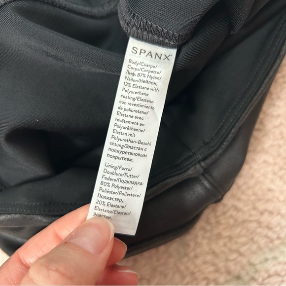 NWT SPANX Sleek Black Faux Leather Look Leggings Size Medium - Picture 5 of 9